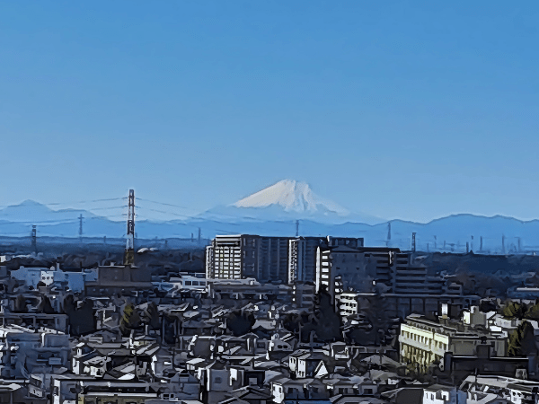 富士山を背景に手前に広がる地元の街並み